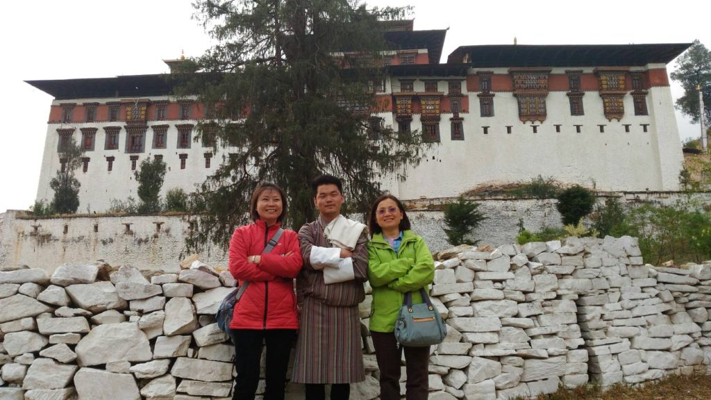 導遊 Tshering 穿著傳統國服